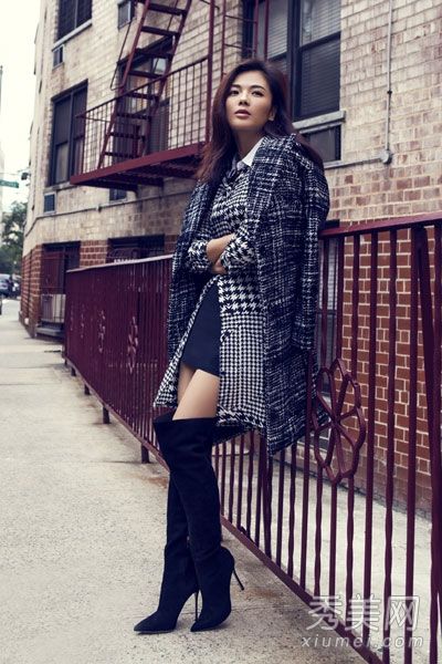 李冰冰刘涛的新外套先发制人地穿上优雅和优雅