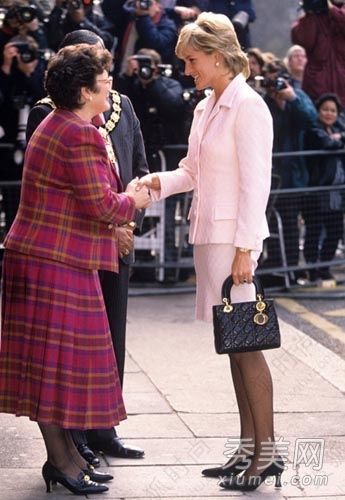 明星们必须买的名牌包不会持续50年。