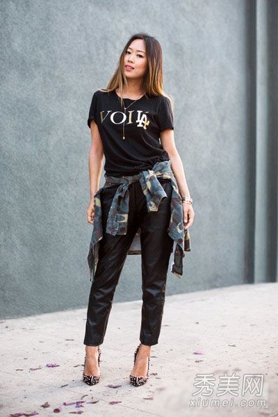 休闲t恤+高跟鞋混搭欧美时尚