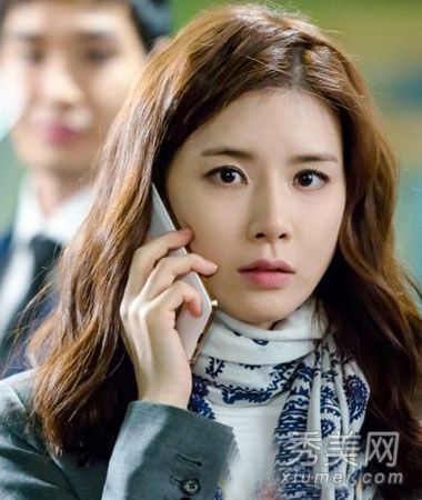 上帝的礼物:李宝英崇拜金秀贤的韩国卷发作为妻子