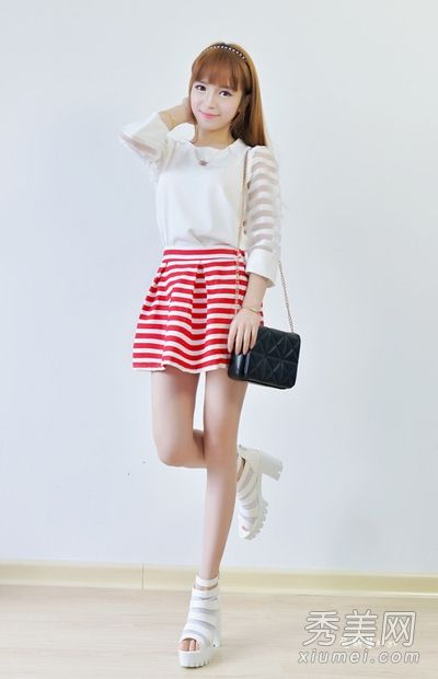 高腰裙+高跟鞋加长腿部会增加身高。