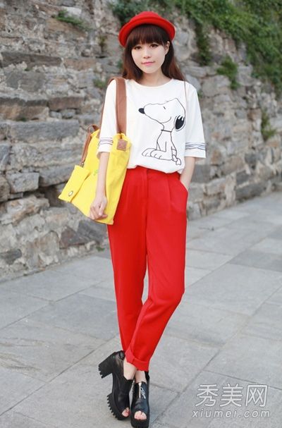 哈伦裤子更薄，t恤遮住了大象的腿。