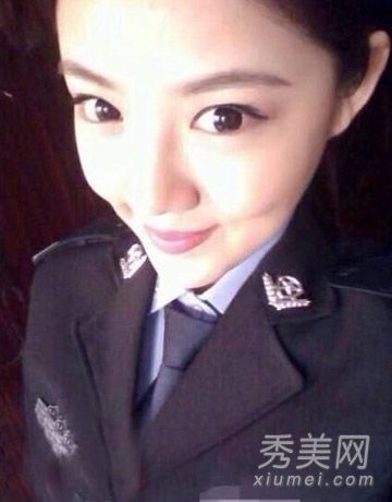 如果你是唯一，最美麗的女人，警察之花，王琦，甜美而驚人地閃耀著她的長發。