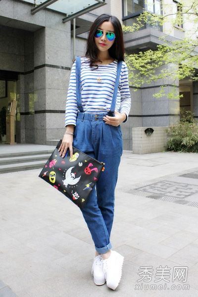 后背裤或配t恤的裙子对老化和嫩化至关重要。