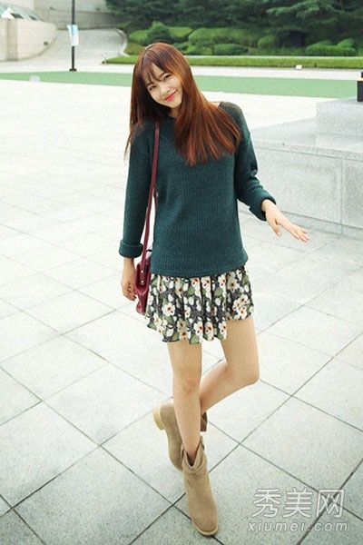 秋季印花短裙风靡一时,告别了沉闷和单调。