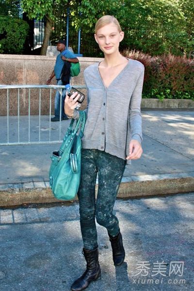 略胖MM修身法宝宽松t恤+紧身裤