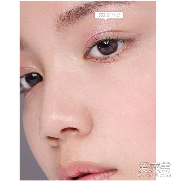 韩牛教你简单的眼部化妆来创造水汪汪的眼睛。