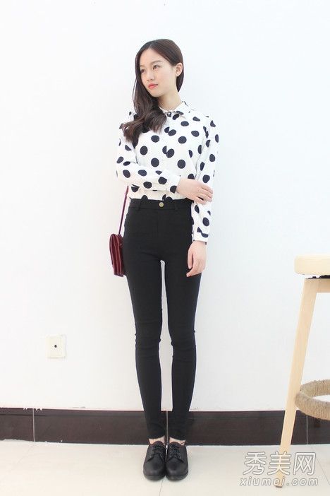 衬衫t恤+高腰紧身裤让长腿变高