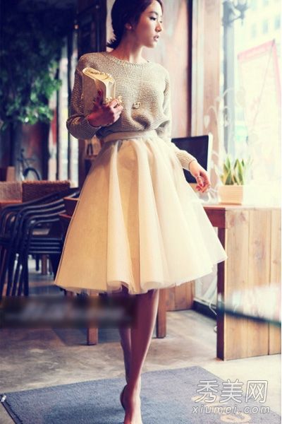 梨形MM紧身晨衣配小伞裙