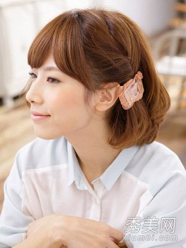 有一个小技巧可以修复短发卷发DIY+发饰甜美流行