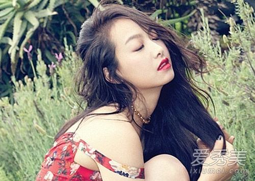 宋茜“魔都”造型暴露长发女神变丑