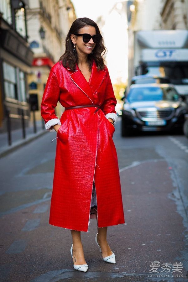 这件红外套和这件红外套如何搭配?里面看起来怎么样?