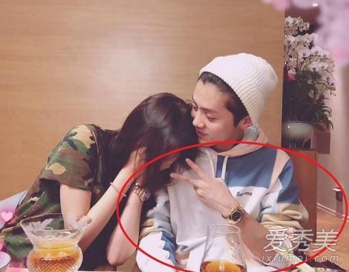 卢汉在关小童第一次被拍照时穿的是什么牌子的衣服