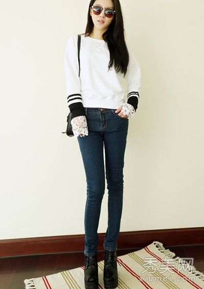 鱼嘴鞋的春装凉爽,身材金黄