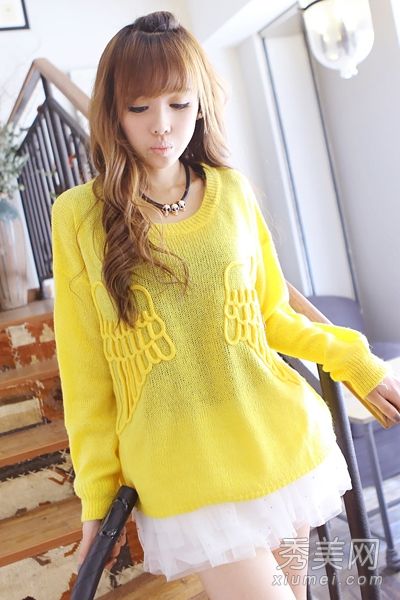 早春针织衬衫+短裙打造甜美高挑的约会礼服