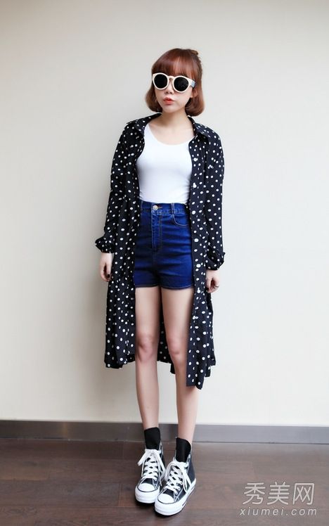 长衬衫+T恤短裤把粗腰和肥臀藏得很高