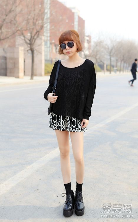 四月高跟长袖t恤或衬衫+短裤