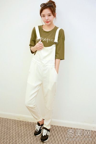 裤子、裙子、裙子和有各种变化的裙子