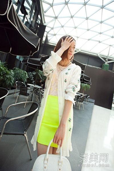 外套+衬衫+裹臀裙春季时尚