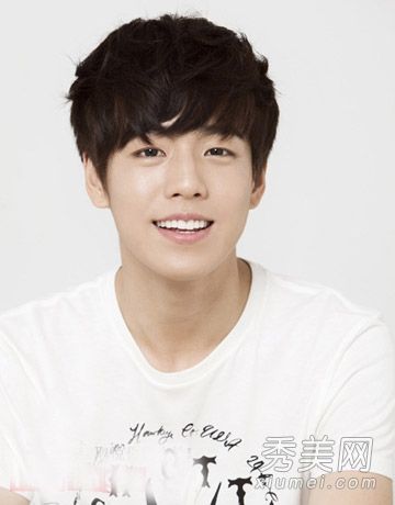 漂亮男孩李贤宇空下上海韩式发型秀可爱又帅气