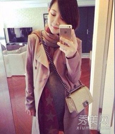 梁静茹太阳塔图自拍明星火辣妈妈时尚发型pk