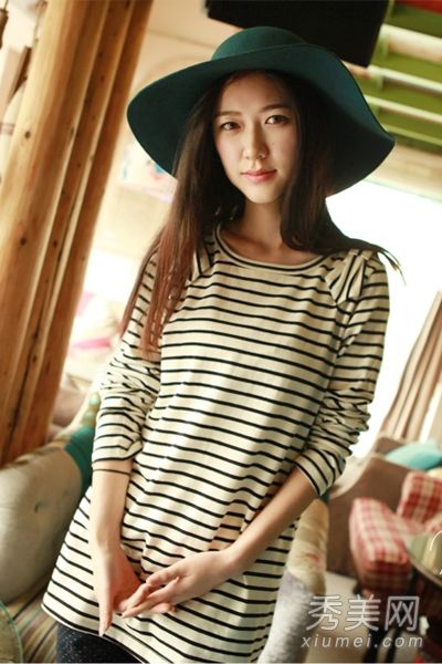 暖春时尚修身小条纹混搭大智慧