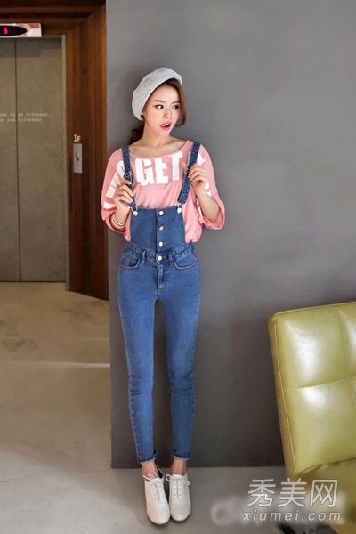 春季最无忧无虑的搭配是t恤+紧身牛仔裤来展现高挑和苗条