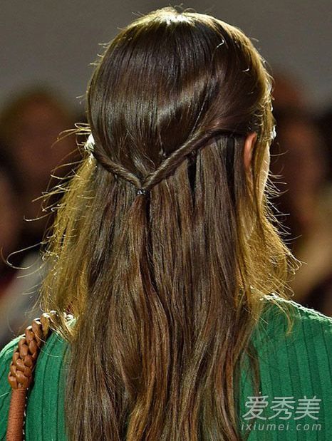 长发女孩，看看这里的14种发型，完成早春造型