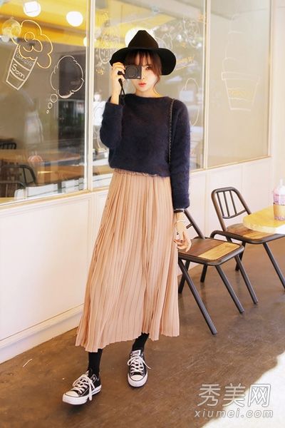 纯色毛衣简单实用，有必要营造一个温暖的内心。