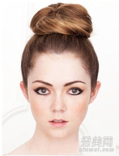 精致的小脸蛋立刻有DIY清爽球头盘头发