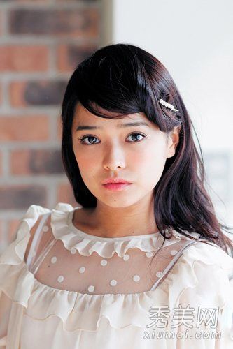 很难抗拒两种齐肩发的方法来打造完美的侧脸。