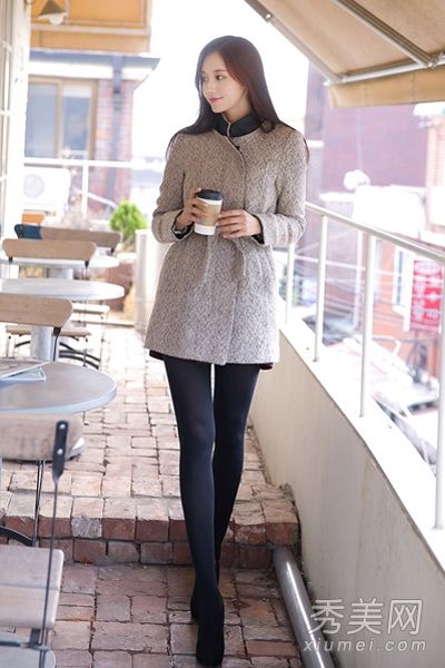 灰色羊毛大衣总是被推荐给你。