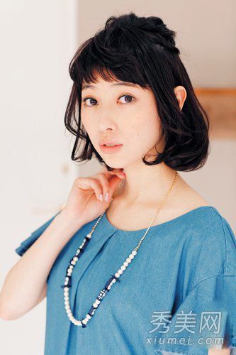 短发也绑公主头两个蓬松的半绑头发最招桃花