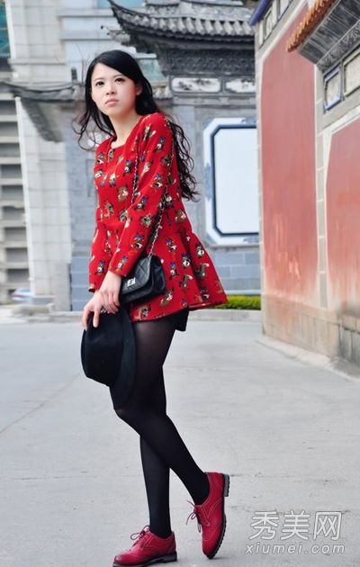 迷你裙+丝袜秀腿美容筒何黑丝、白丝、肉丝