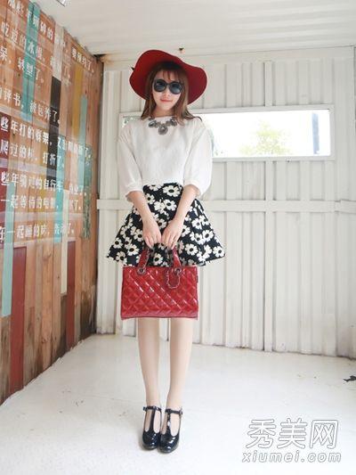 春装必备雪纺衬衫配裙裤，优雅大方。