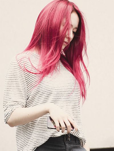 韩国女孩投票选出最想要的发色郑秀晶红头发真漂亮。