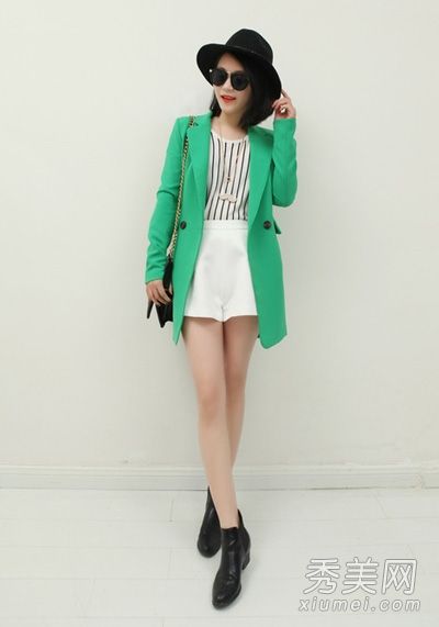 小组装裤子或裙子，以避免早晚温差