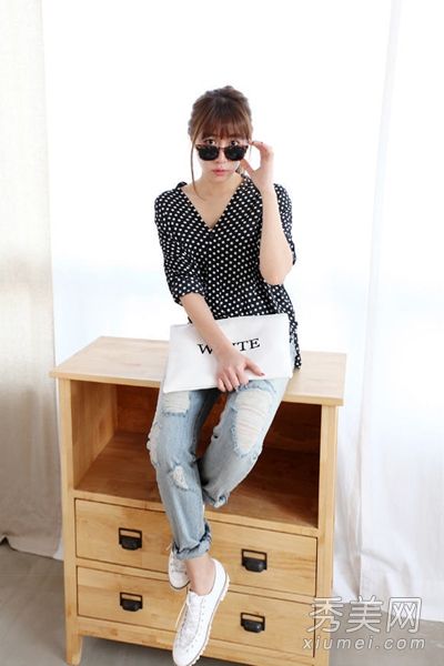 大脸MM福音书V领时尚混搭