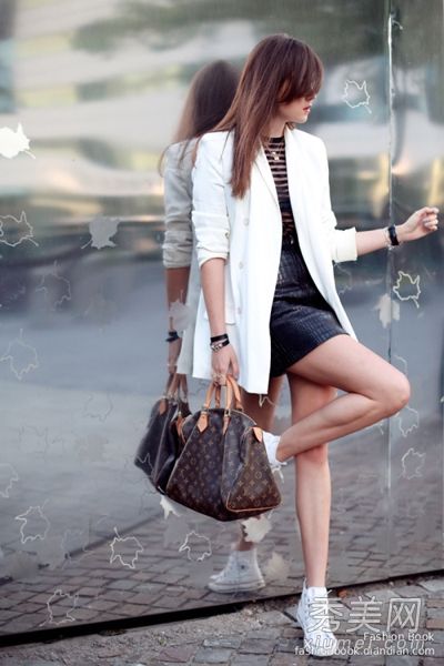 春装+短裙秀腿帅气甜美