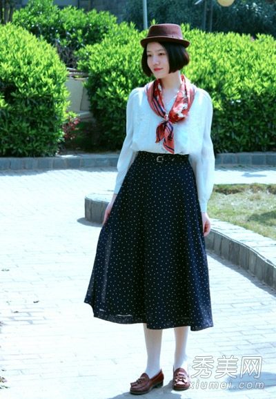 长裙和衬衫配什么样的衬衫