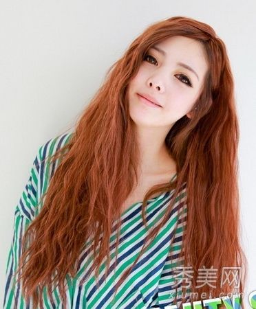 这位清纯美丽的韩国女士的发型令人目眩神迷