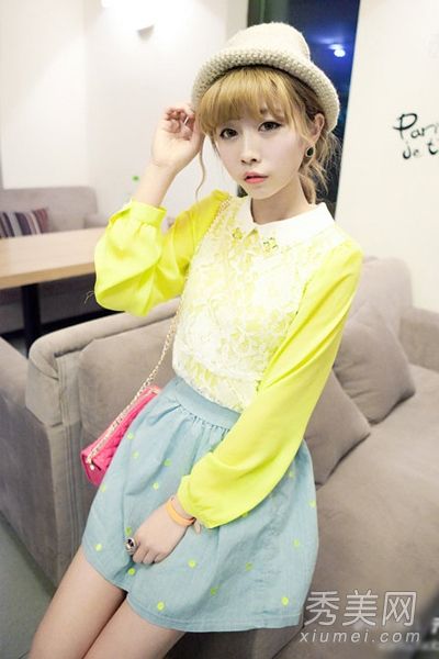 雪纺衬衫+高腰裙时尚搭配，减少年龄和覆盖肉