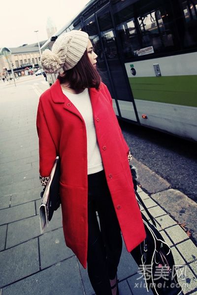 这顶羊毛帽子既暖和又可爱。这是冬天变老的唯一方法。