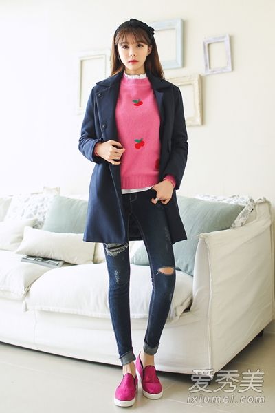 藏青色外套让文学风格变得单薄而有气质