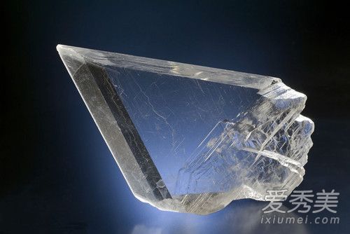 水晶能被别人触摸吗?水晶可以和手表一起戴吗?