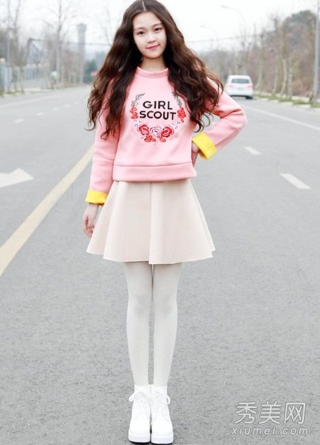 帆布鞋搭配裙装、低龄连衣裙和休闲风格