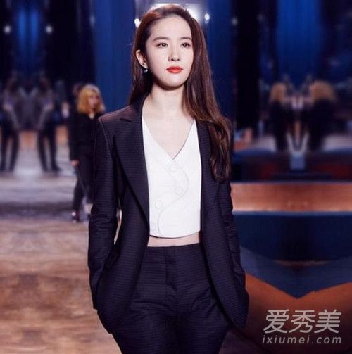 西装的领口直接决定着穿着效果？带图片的流行小套装