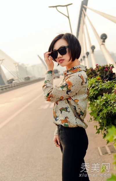 衬衫t恤+高腰紧身裤修身束腰束臀真的很苗条