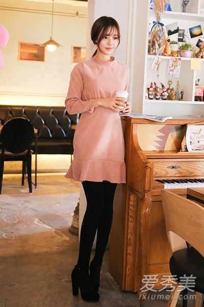 秋冬服装必须以女性风格穿着。