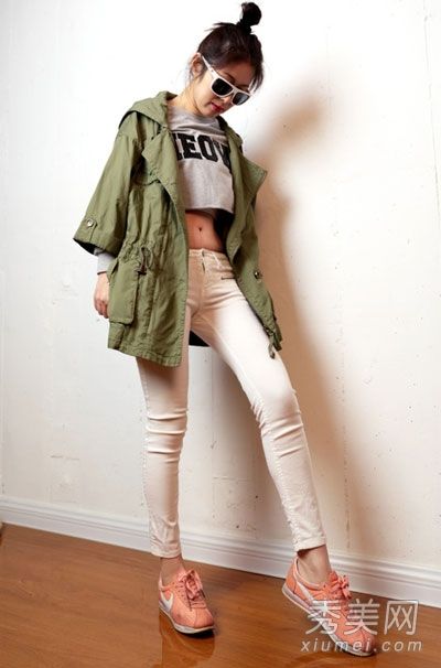 带紧身衣的风衣最好在春天穿。